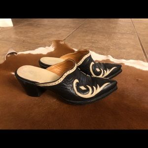 “Shooties” mules or slides